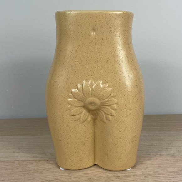 Base Roots Female Body Vase - Picture 3 of 7
